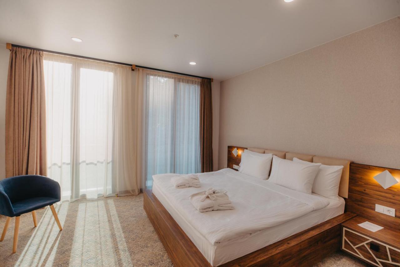 Capo Verde Hotel Batumi Esterno foto